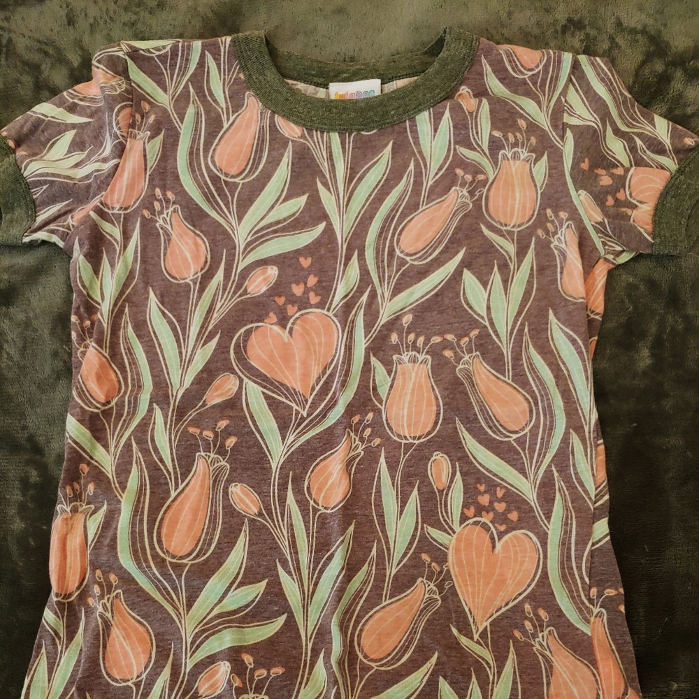 Lularoe Liv Valentine hearts flowers tulip tee